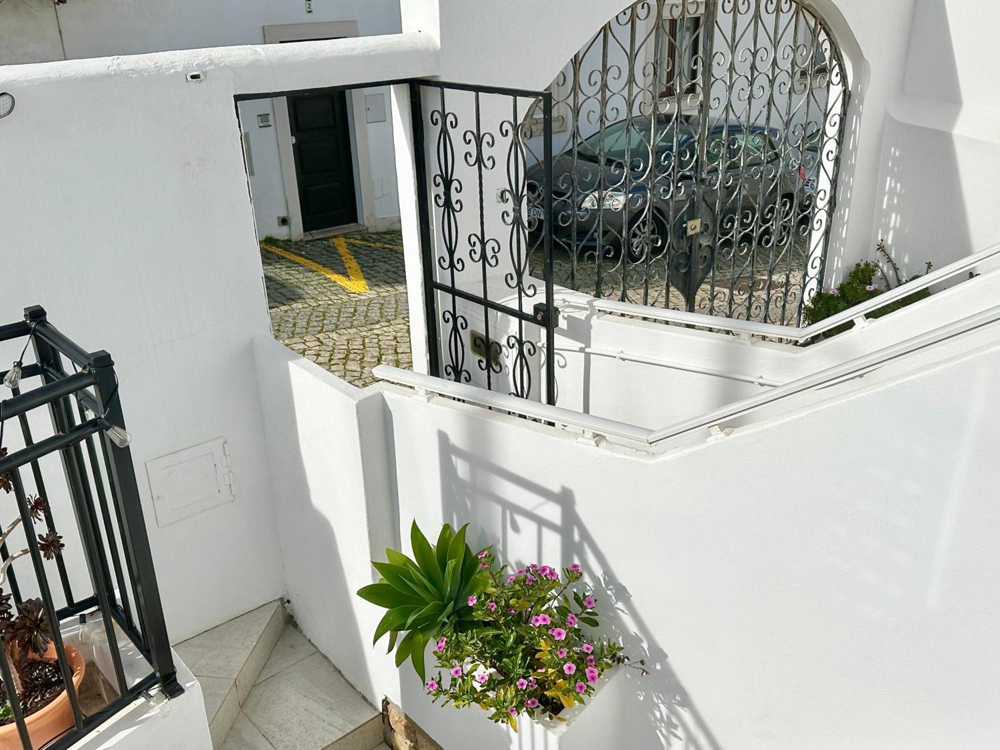 In The Old Town Close To The Beach Лагос Екстериор снимка